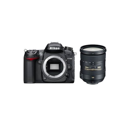 NIKON D7000 + 18–200 VR
