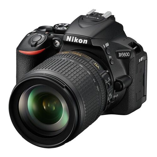NIKON D5600 + 18–105 VR