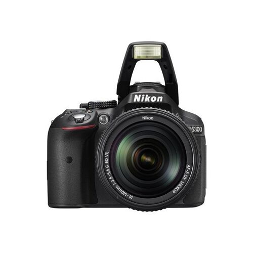 Nikon D5300 + Objektiv AF-S VR DX 18–140 mm