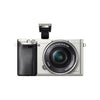 Sony a6000 ILCE-6000L – Digitalkamera – spiegellos – 24,3 MP – APS-C – 3-facher optischer Zoom, 16–50-mm-Objektiv – WLAN, NFC – silber