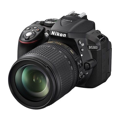 Nikon D5300 + Objektiv AF-S VR DX 18-105 mm